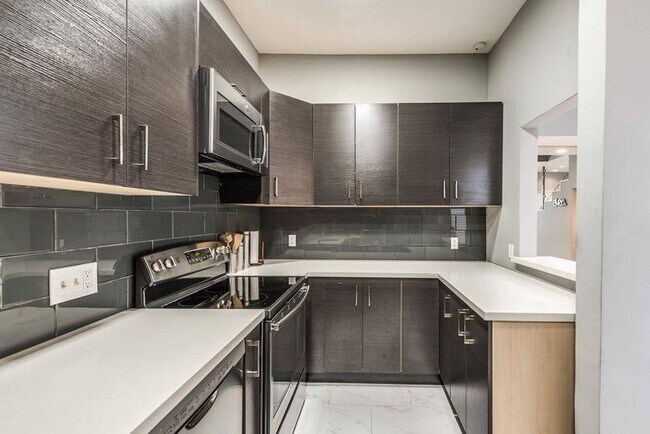 Building Photo - 204 Marshall St