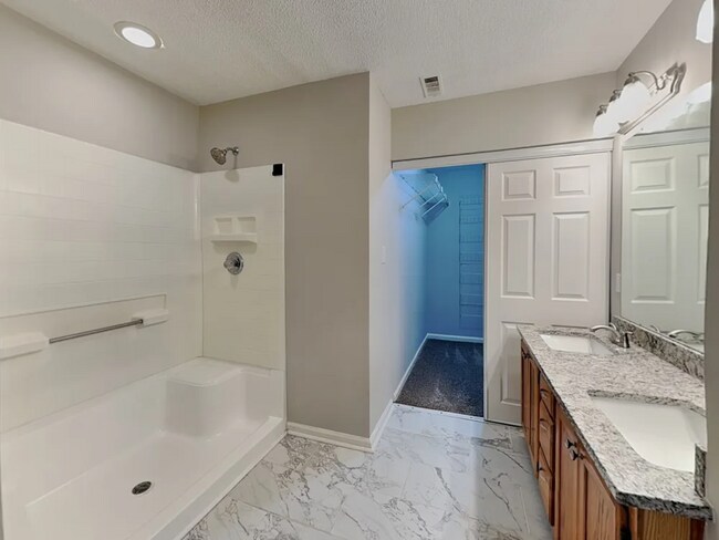 Foto del edificio - 1911 Teabrook Ct