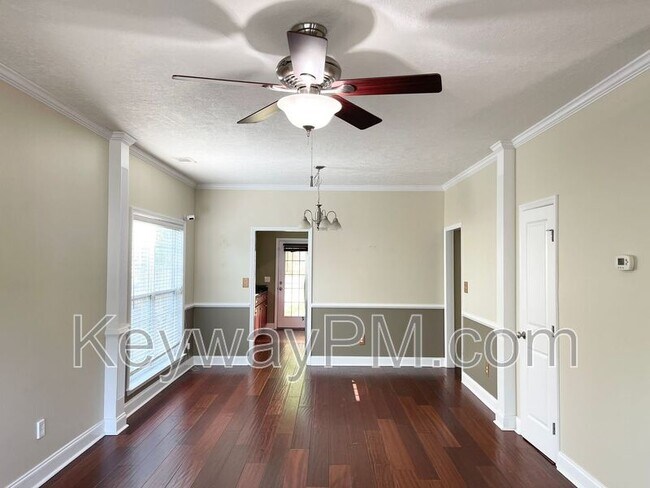 Building Photo - 1447 Collins Dr