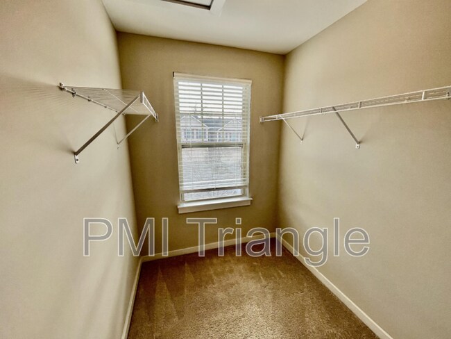 Foto del edificio - 412 Shakespeare Dr