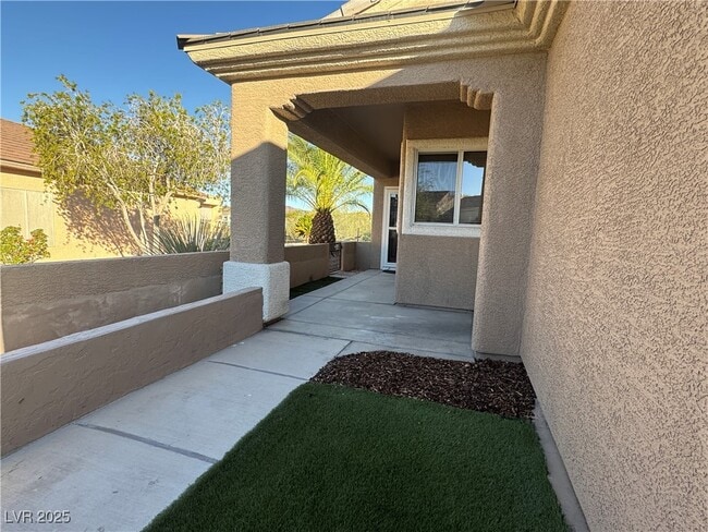 Foto del edificio - 1396 Couperin Dr