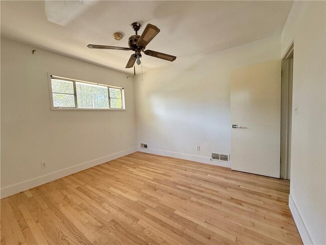 Foto del edificio - 2581 Farley St