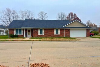 Building Photo - 2 2402