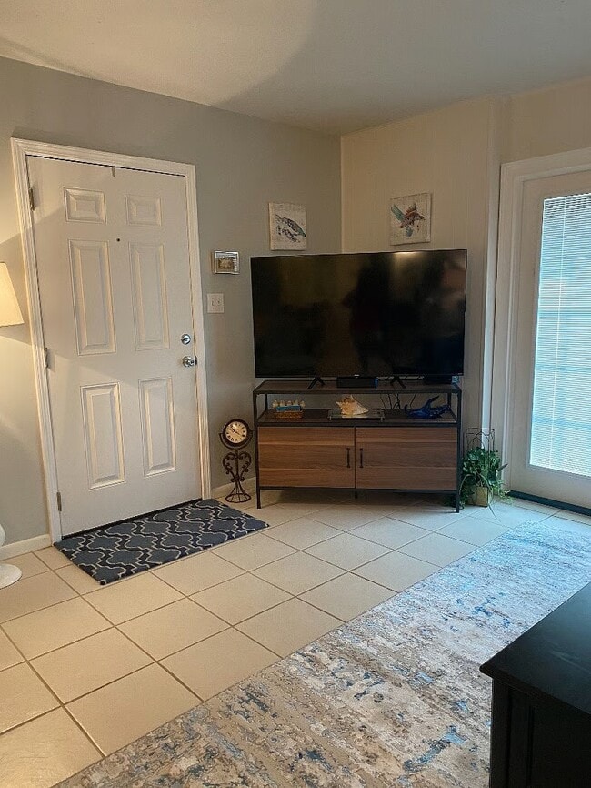 Foto del edificio - 2100 W Beach Dr