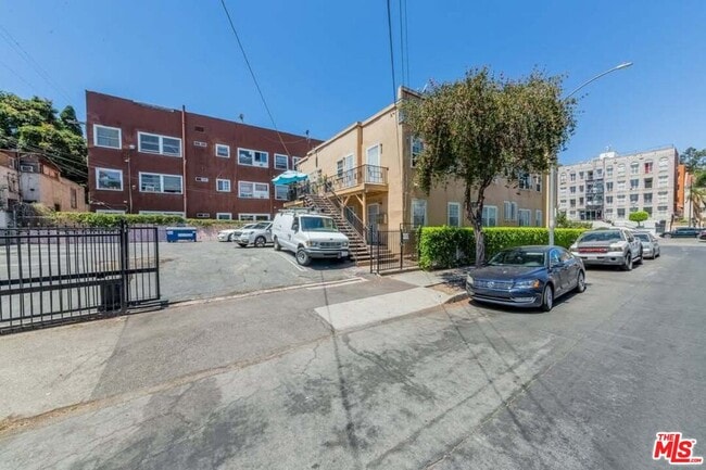 Foto del edificio - 400 S Rampart Blvd