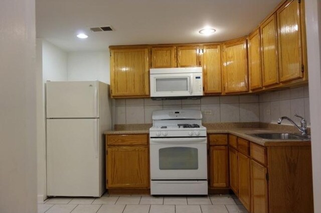 Building Photo - 6208 N Claremont Ave