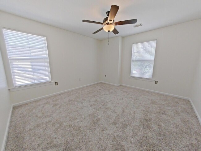 Foto del edificio - 933 Mitchell Ln