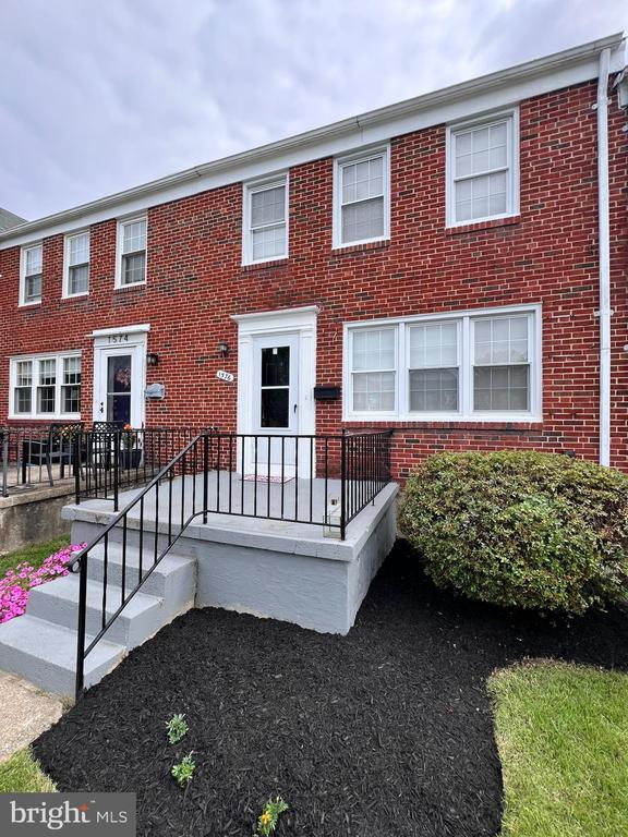Building Photo - 1576 Cottage Ln