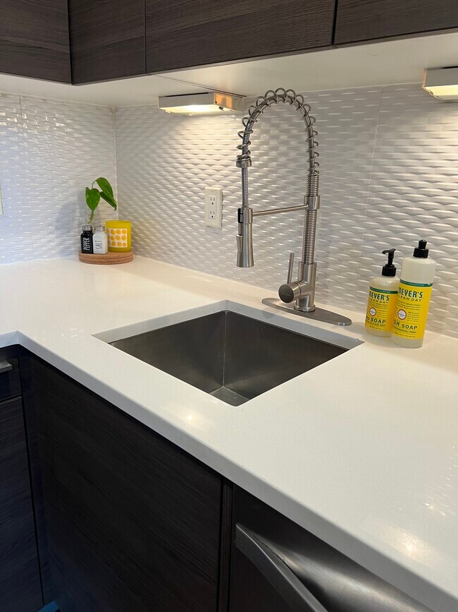 Fregadero de cocina - 3606 Rock Creek Church Rd NW