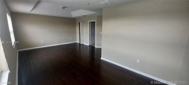 Foto del edificio - 3 br, 2.5 bath Townhome - 4715 SW 164th Ave