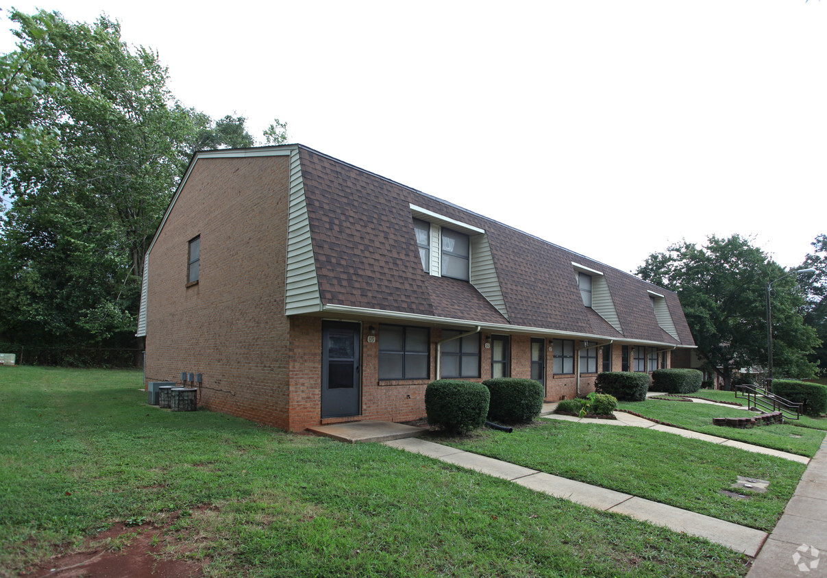 Primary Photo - Rollins Apartments