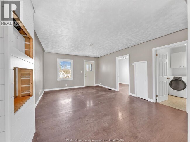 Building Photo - 49 Delta Dr