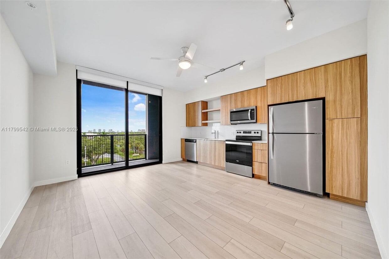 Foto principal - 555 NE 8th St