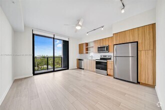 Building Photo - 555 NE 8th St