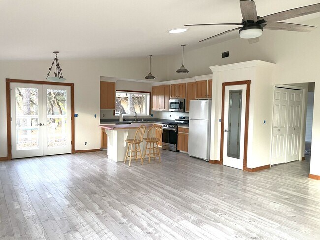 Foto del edificio - Open Floor plan single story home in beautiful Penn Valley, CA 95946