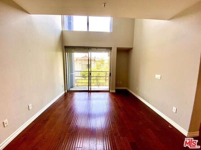 Foto del edificio - 629 Traction Ave