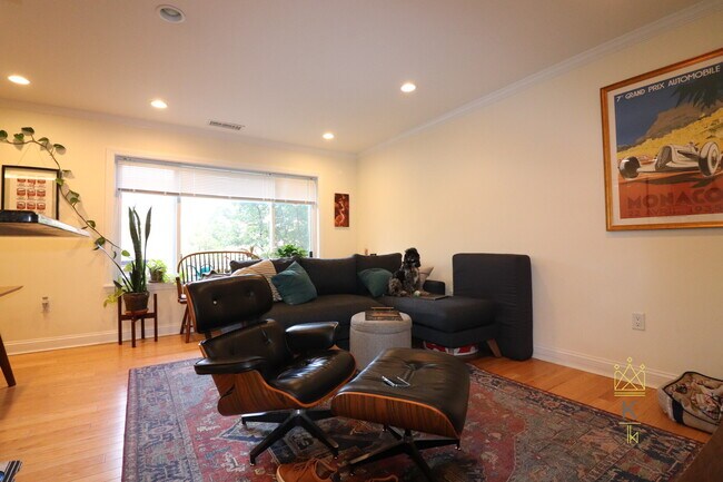 Foto del edificio - 10 Sherman Rd