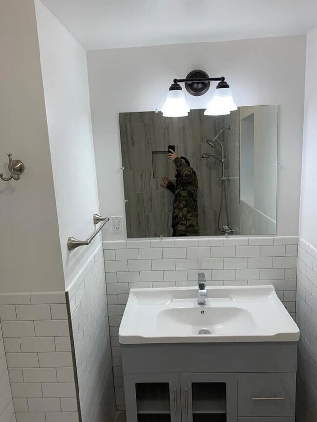 Foto del edificio - 229 E 237th St