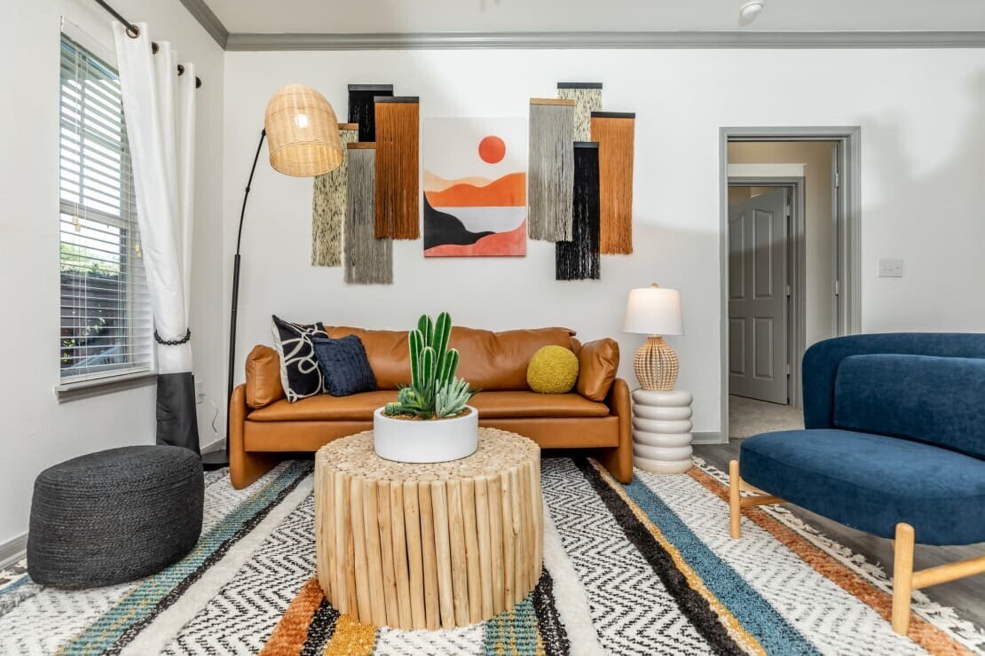 Foto principal - 9914 Military Dr W