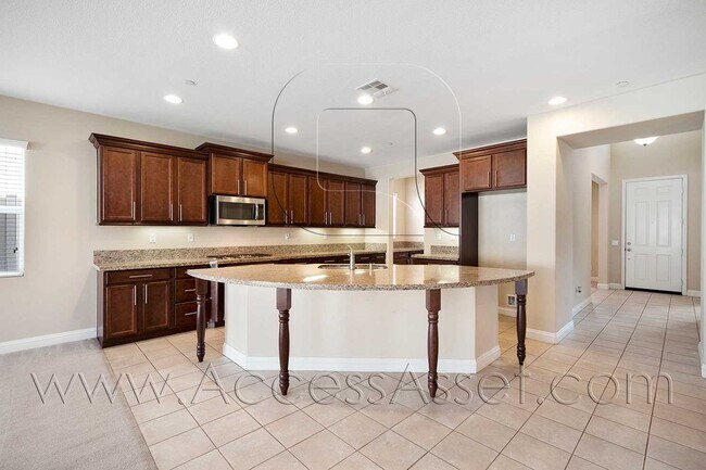 Foto del edificio - Gorgeous Quiet Two-Story with Home With 5 ...