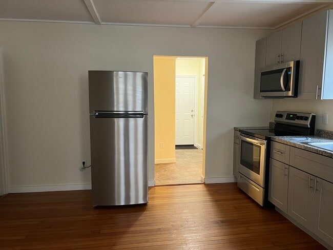 Kitchen to laundry - 682 Tyler St
