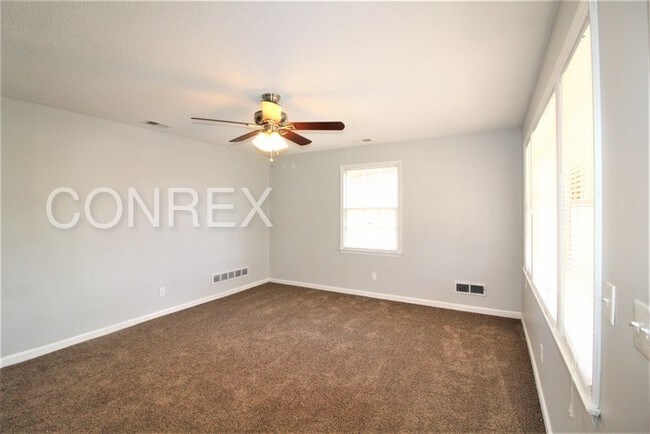 Building Photo - 1305 Faraway Dr