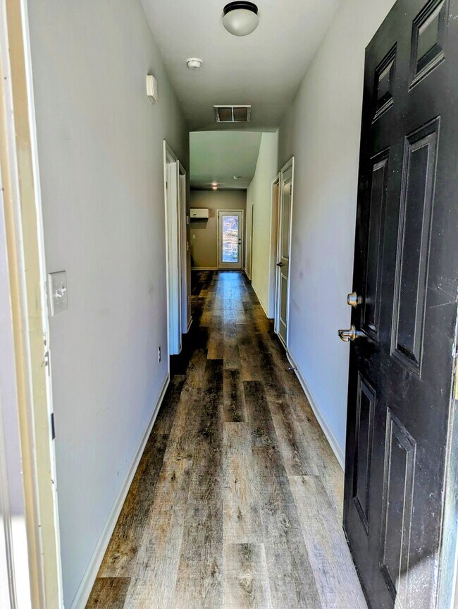 Foto del edificio - Beautiful 2 Bedroom 2 Bath off of Meriweather Road.