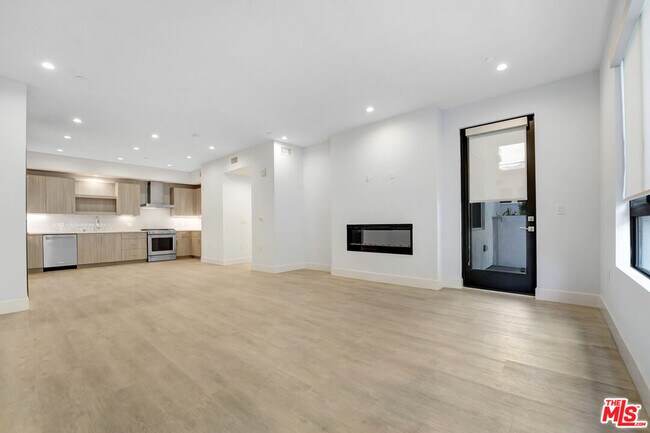 Foto del edificio - 5955 Saturn St