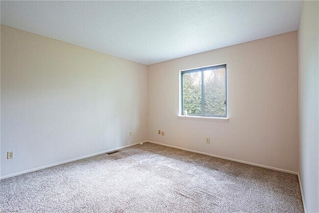 Building Photo - 56 Riveredge