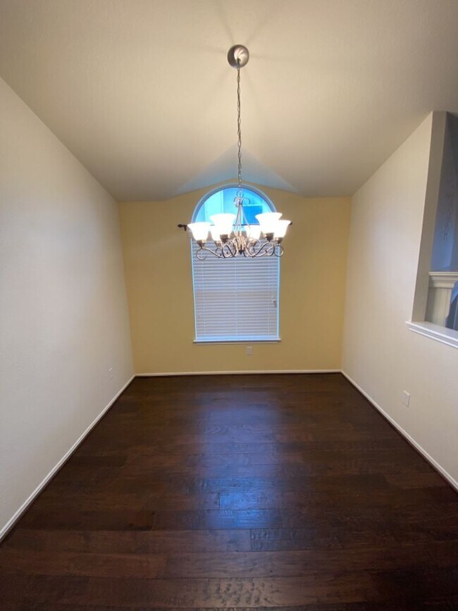 Building Photo - 3 Bed/ 2 Bath on 6105 Emilie Ln