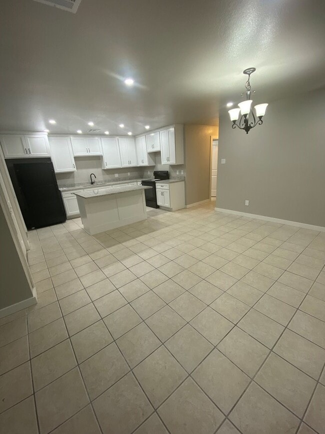 Building Photo - 518 Peterson Dr