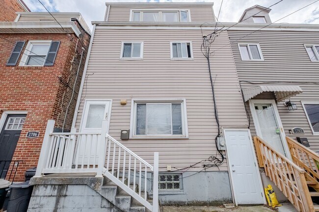 Building Photo - Amazing South Side Flats luxury remodel