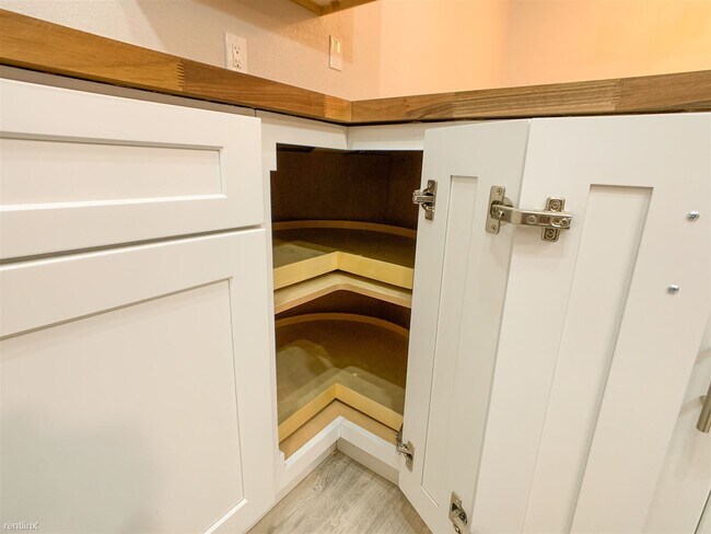 Foto del edificio - 1 br, 1 bath Condo - 1150 Sunset Boulevard...