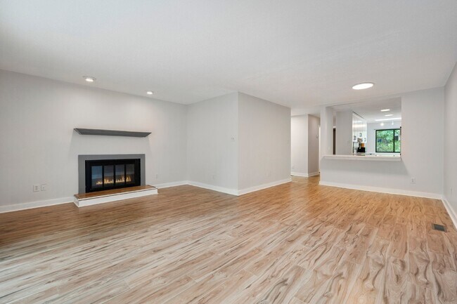Foto del edificio - Beautiful Village West Townhome. Updates g...