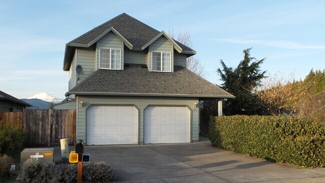 Building Photo - Application Pending - 3 Bedroom House For ...