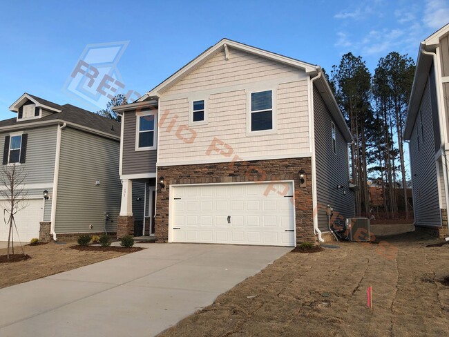 Building Photo - Beautiful 3 Bedroom, 2.5 Bath house w/ 2 C...