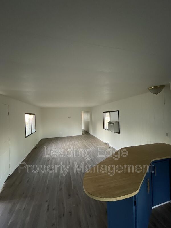 Foto del edificio - 2822 Old Hwy 99 North Rd