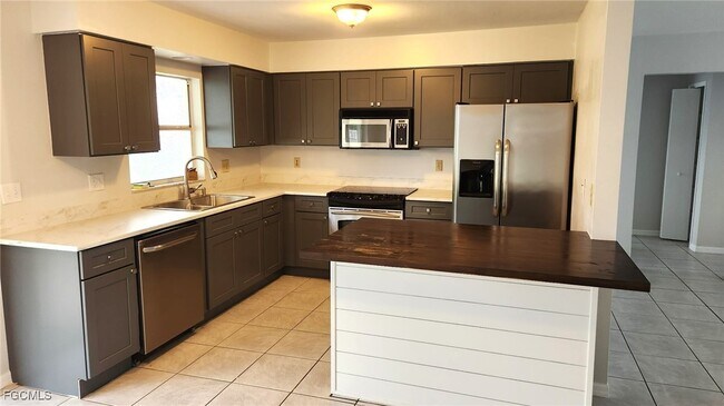 Foto del edificio - 2837 SW 1st Terrace