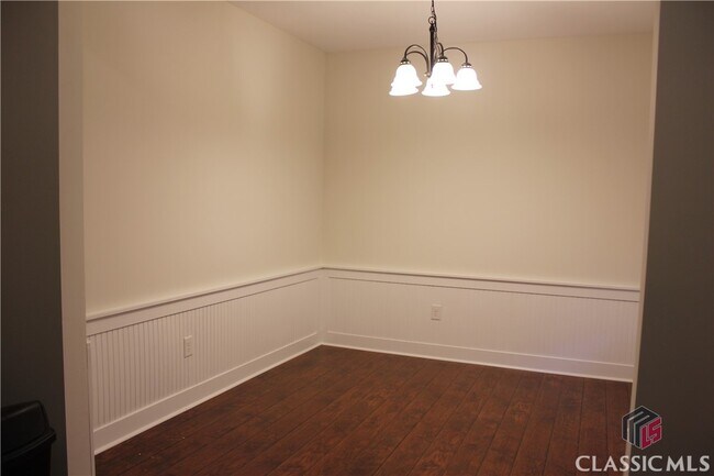 Building Photo - 305 Wilde Oak Pl