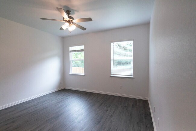Building Photo - 4433 Braddon Dr