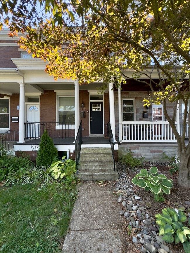 Building Photo - 615 W 33rd St