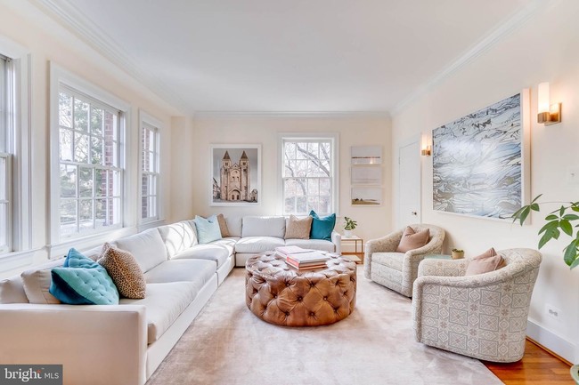 Foto del edificio - 1661 Crescent Pl NW
