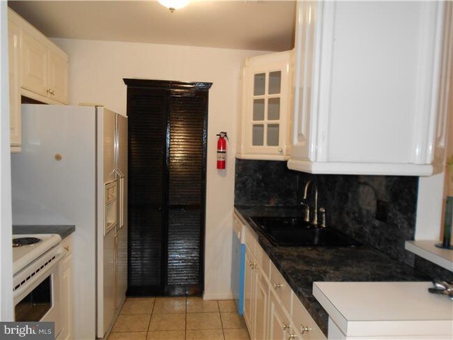 Building Photo - 704 Britton Pl