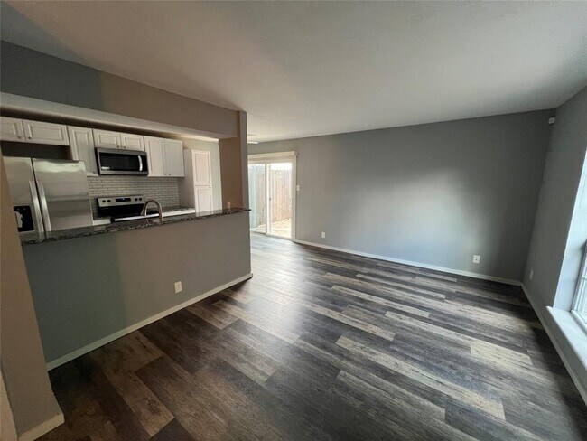 Building Photo - 5808 Wellington Dr