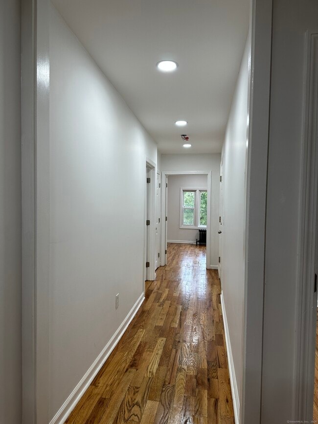 Building Photo - 483 Edgewood St