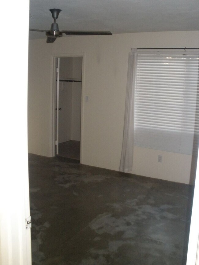 Building Photo - Fabulous 2nd floor condo in great Scottsda...