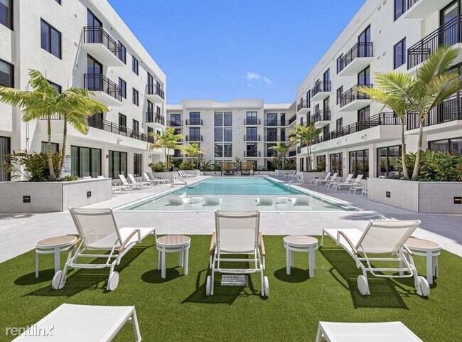 Building Photo - Studio, 1 bath Condo - 599 S Federal Hwy A...