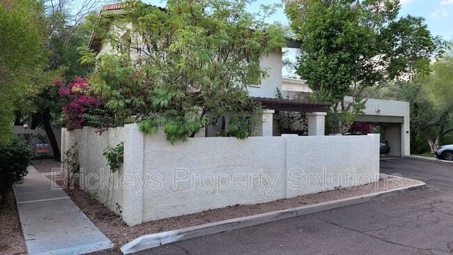 Foto del edificio - 4820 E Winston Dr
