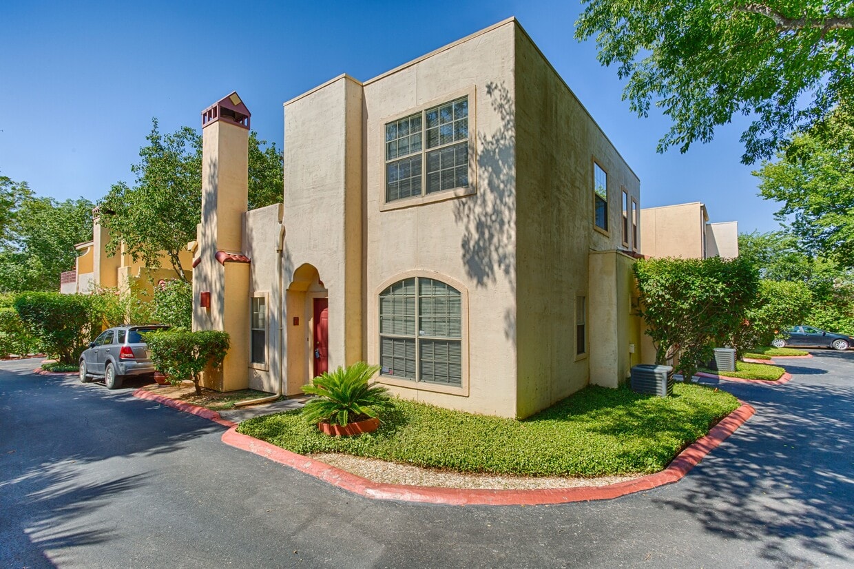 Primary Photo - 207 Grandview Pl