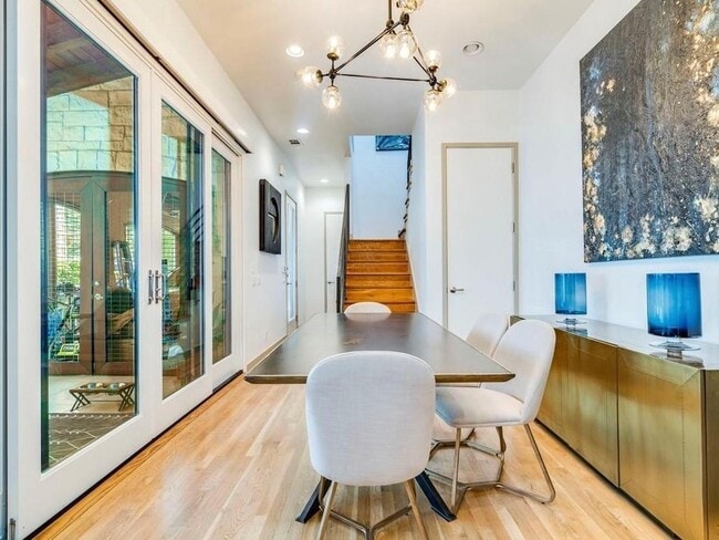 Building Photo - 1502 Barton Hills Dr